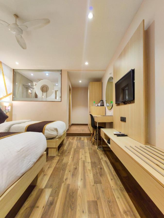 Hotel Sadbhav Villa Сурат Экстерьер фото